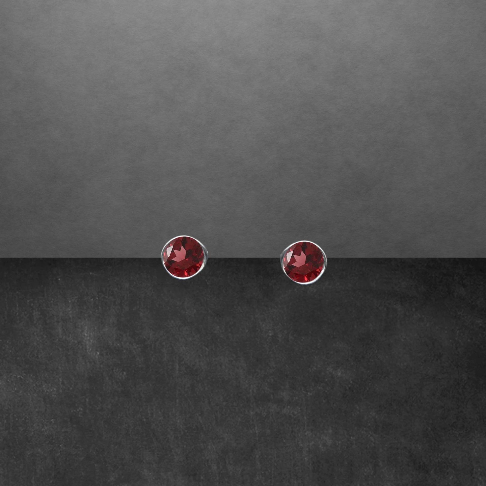 Granat Ohrstecker Aus 925 Sterling Silber, Facettiert Rund 5 Mm 7961 von ShivasSilver