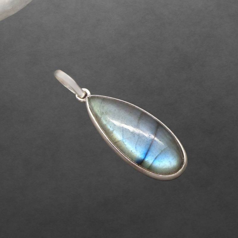 Labraddorit Anhänger Mit 925 Sterling Silber, Tropfen Cabochon, Blau Grün Schimmernd von ShivasSilver