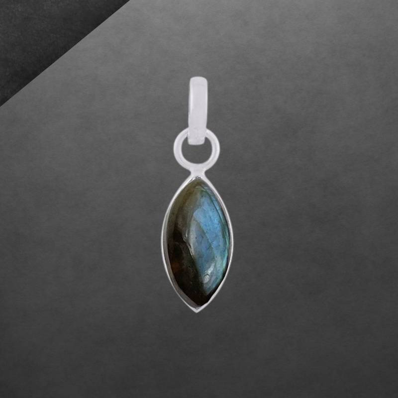Labradorit Anhänger Mit 925 Sterling Silber, Cabochon, Schlicht Gefasst, Blau Schimmernd 2874 Labradorit Anhänger Mit 925 Sterling Silber, Cabochon, Schlicht Gefasst, Blau Schimmernd 2874 von ShivasSilver
