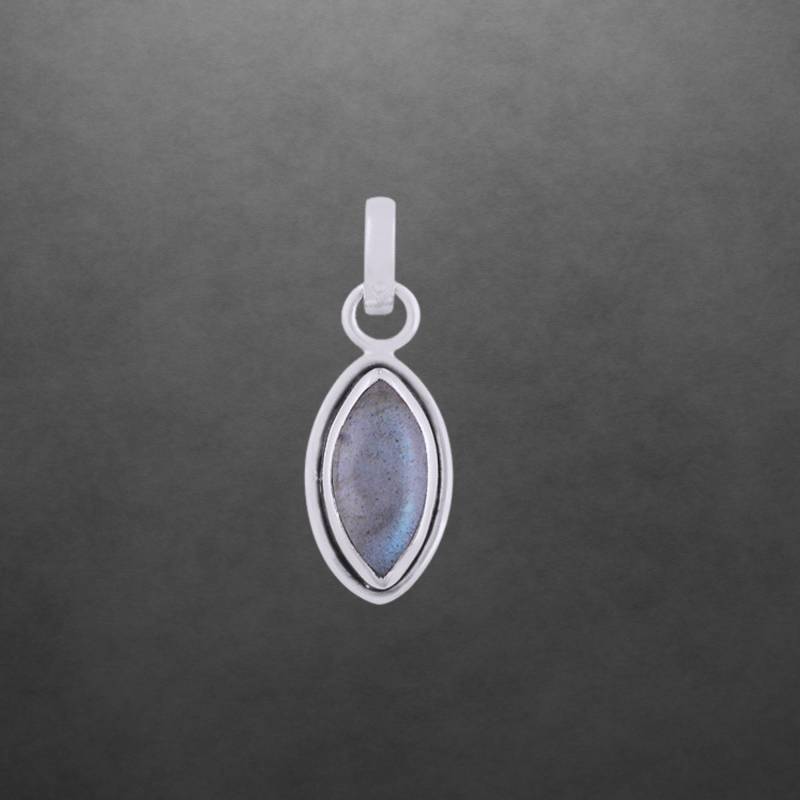 Labradorit Anhänger Aus 925 Sterling Silber, Dezent Geschwärzt, Cabochon, Zierlich Klein von ShivasSilver
