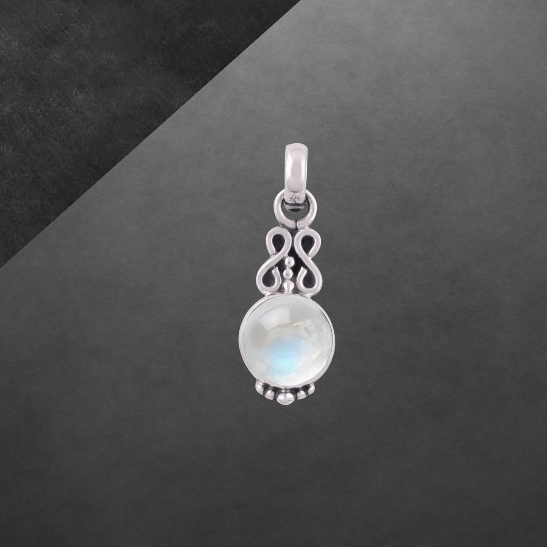 Mondstein Anhänger 925 Sterling Silber Geschwärzt, Runder Cabochon 20C von ShivasSilver