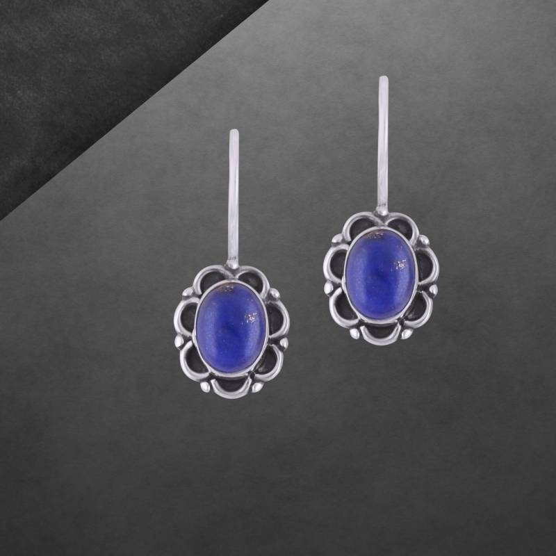 Ohrringe Aus 925 Sterling Silber, Geschwärzt, Lapislazuli Cabochon, Farbe Kann Variieren, Haken Verschließbar, 25 Mm Länge Ohrringe Aus 925 Sterling Silber, Geschwärzt, Lapislazuli Cabochon, Farbe Kann Variieren, Haken Verschließbar, 25 Mm Länge von ShivasSilver