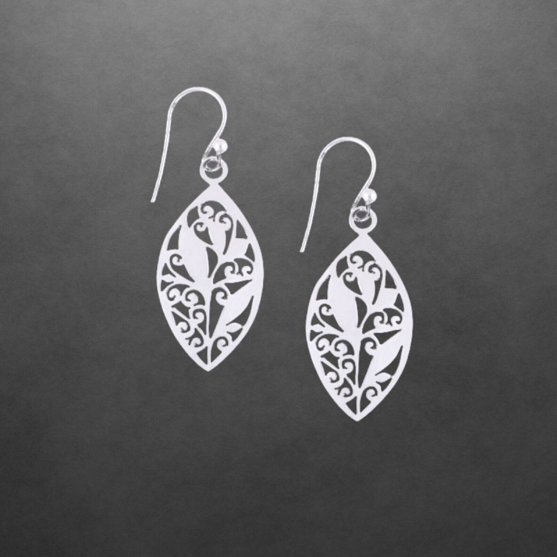 Ohrringe Aus 925 Sterling Silber, Glänzend, Mit Bali Ornament Ohrringe Aus 925 Sterling Silber, Glänzend, Mit Bali Ornament von ShivasSilver