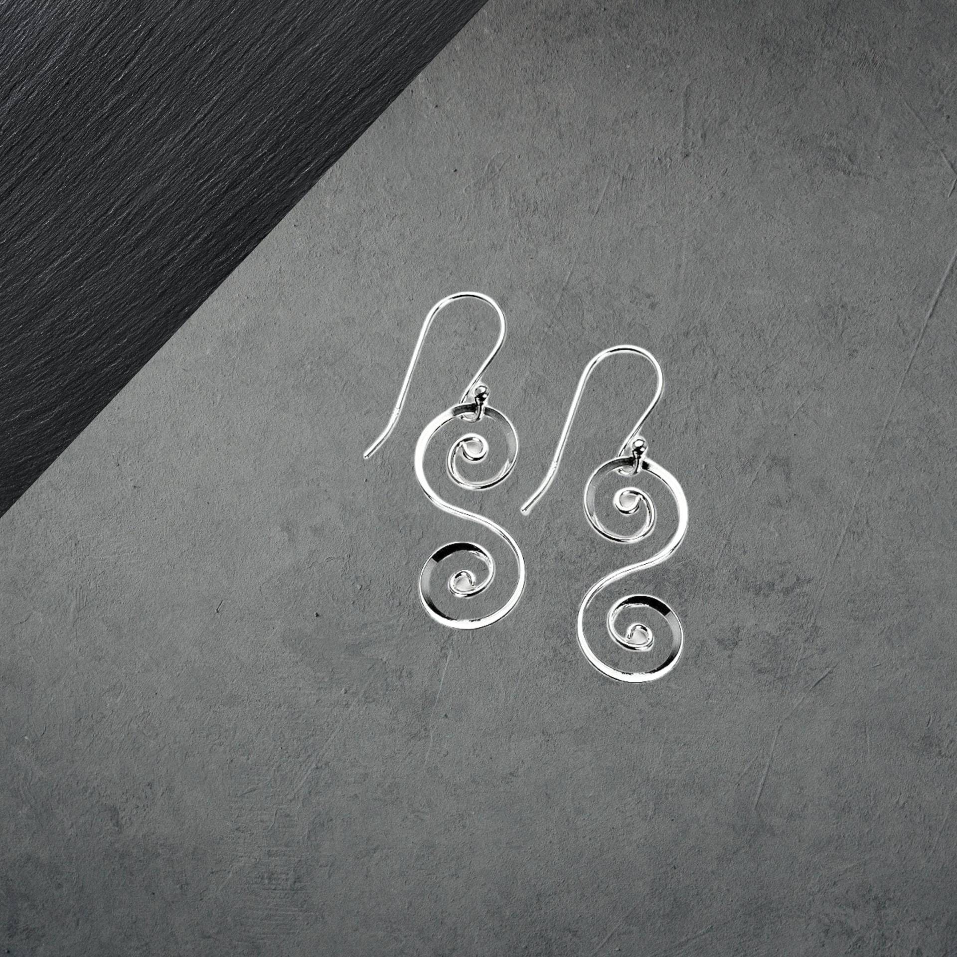 Ohrringe Aus 925 Sterling Silber Mit Beweglicher Spirale, Glänzend, Bali Design, Offene Haken 22A von ShivasSilver