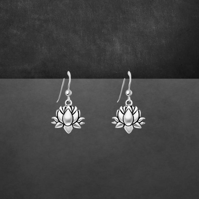 Ohrringe Aus 925 Sterling Silber Mit Geschwärzter Lotus Blüte, Offene Haken, Zierliches Design 899C von ShivasSilver