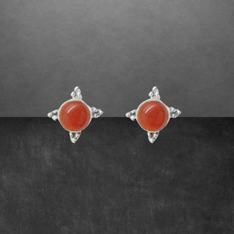 Ohrstecker Aus 925 Sterling Silber, Dezent Geschwärzt, Karneol Cabochon, Farbe Kann Variieren, 10 X Mm Ohrstecker Aus 925 Sterling Silber, Dezent Geschwärzt, Karneol Cabochon, Farbe Kann Variieren, 10 X Mm von ShivasSilver