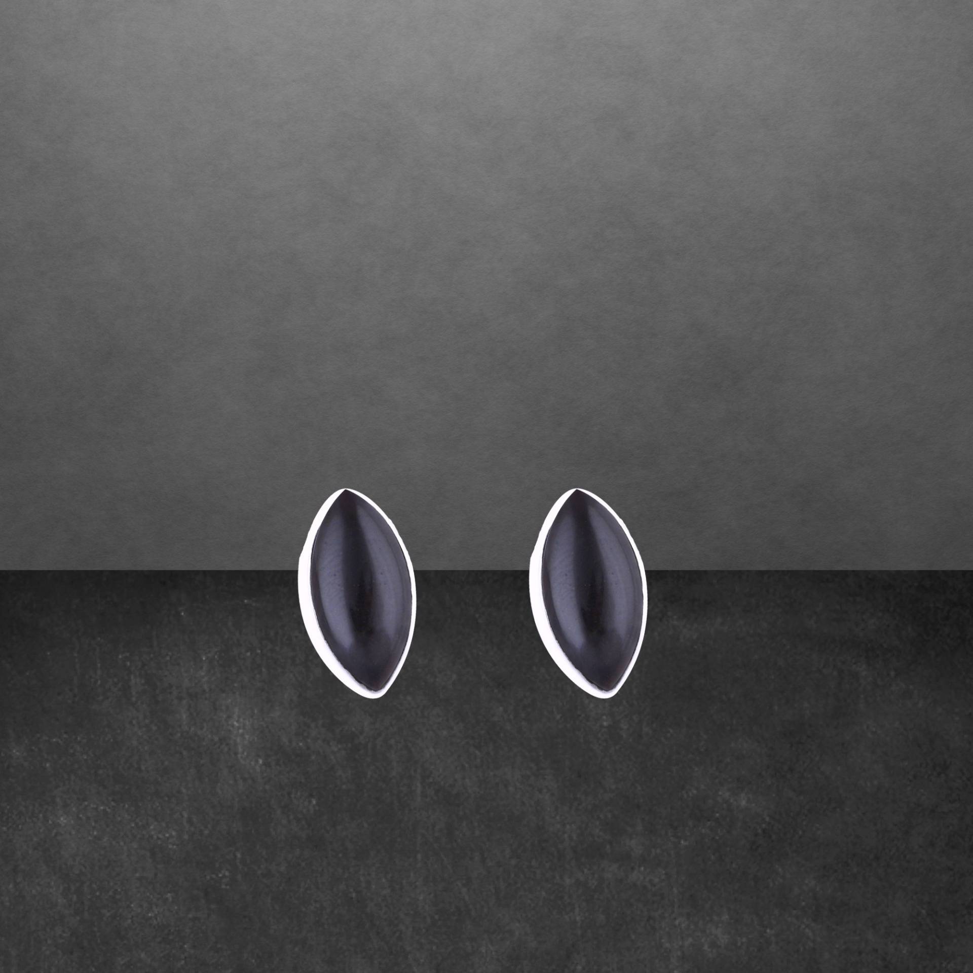 Ohrstecker Aus 925 Sterlingsilber, Schwarzer Onyx Cabochon, 10 X 5 Mm, Modernes Design Ohrstecker Aus 925 Sterlingsilber, Schwarzer Onyx Cabochon, 10 X 5 Mm, Modernes Design von ShivasSilver