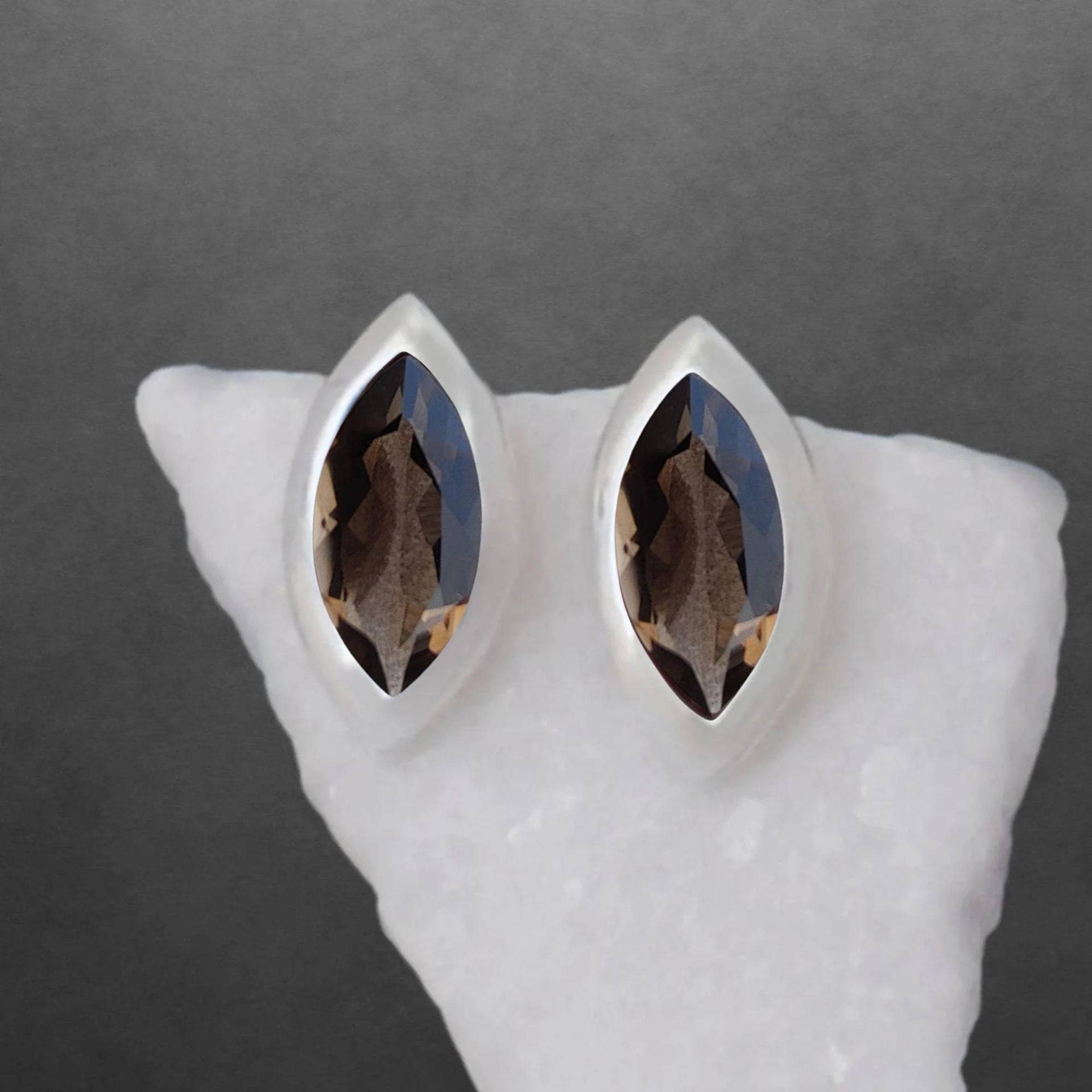 Rauchquarz Ohrstecker 925 Sterling Silber, Facettierte Steine, Glänzendes Silber von ShivasSilver