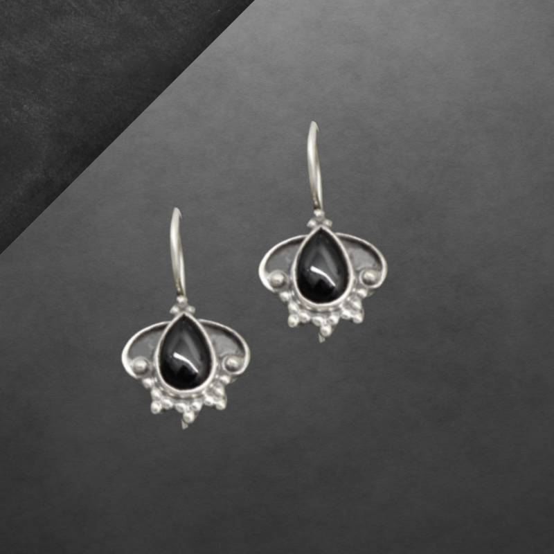 Schwarzer Onyx Ohrringe 925 Sterling Silber, Geschwärzt, Bali Design, Haken Zum Verschließen von ShivasSilver