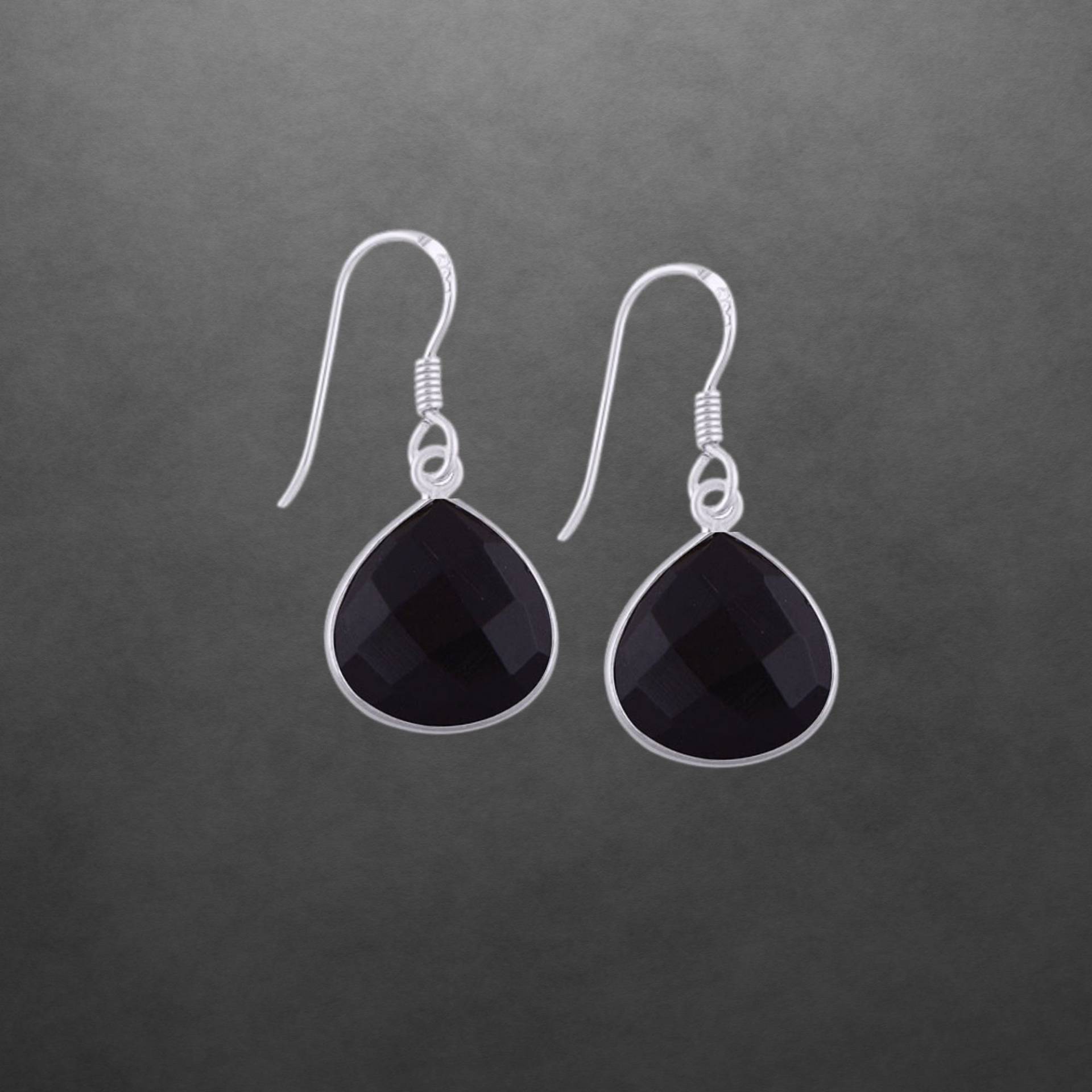 Schwarzer Onyx Ohrringe 925 Sterling Silber Facettierte Steine in Tropfenform von ShivasSilver