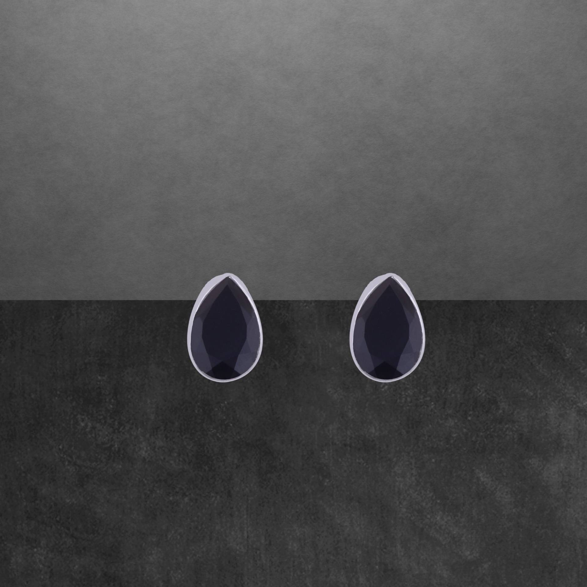 Schwarzer Onyx Ohrstecker 925 Sterling Silber Facettiert, Modernes Design von ShivasSilver