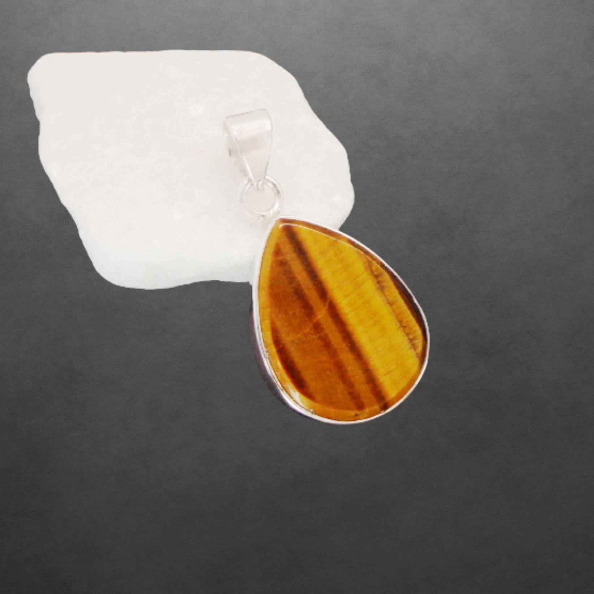 Tigerauge Anhänger Mit 925 Sterling, Flach, Tropfen, Modernes Design von ShivasSilver