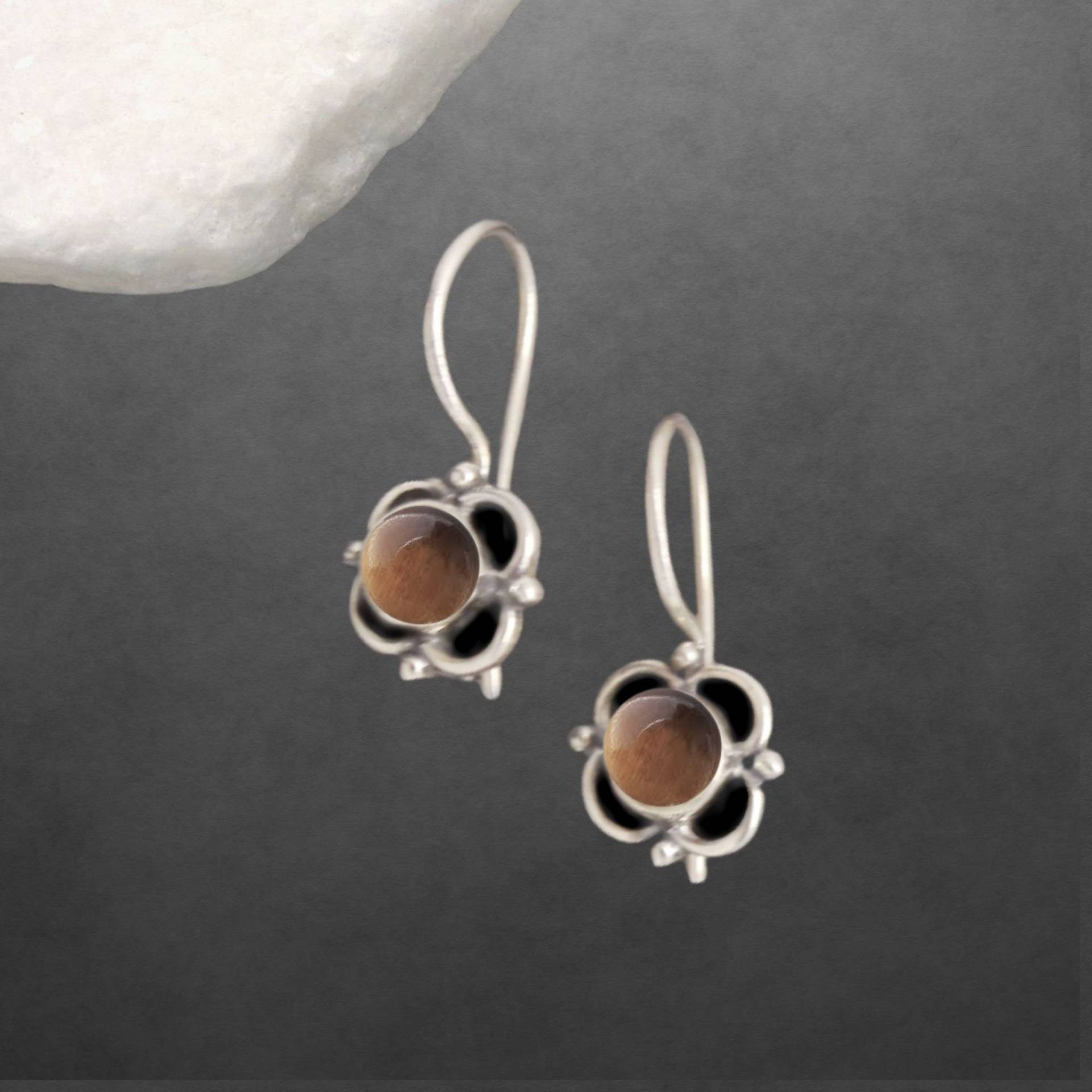 Tigerauge Ohrringe 925 Sterling Silber Geschwärzt, Runder Cabochon, Hakenverschluss von ShivasSilver