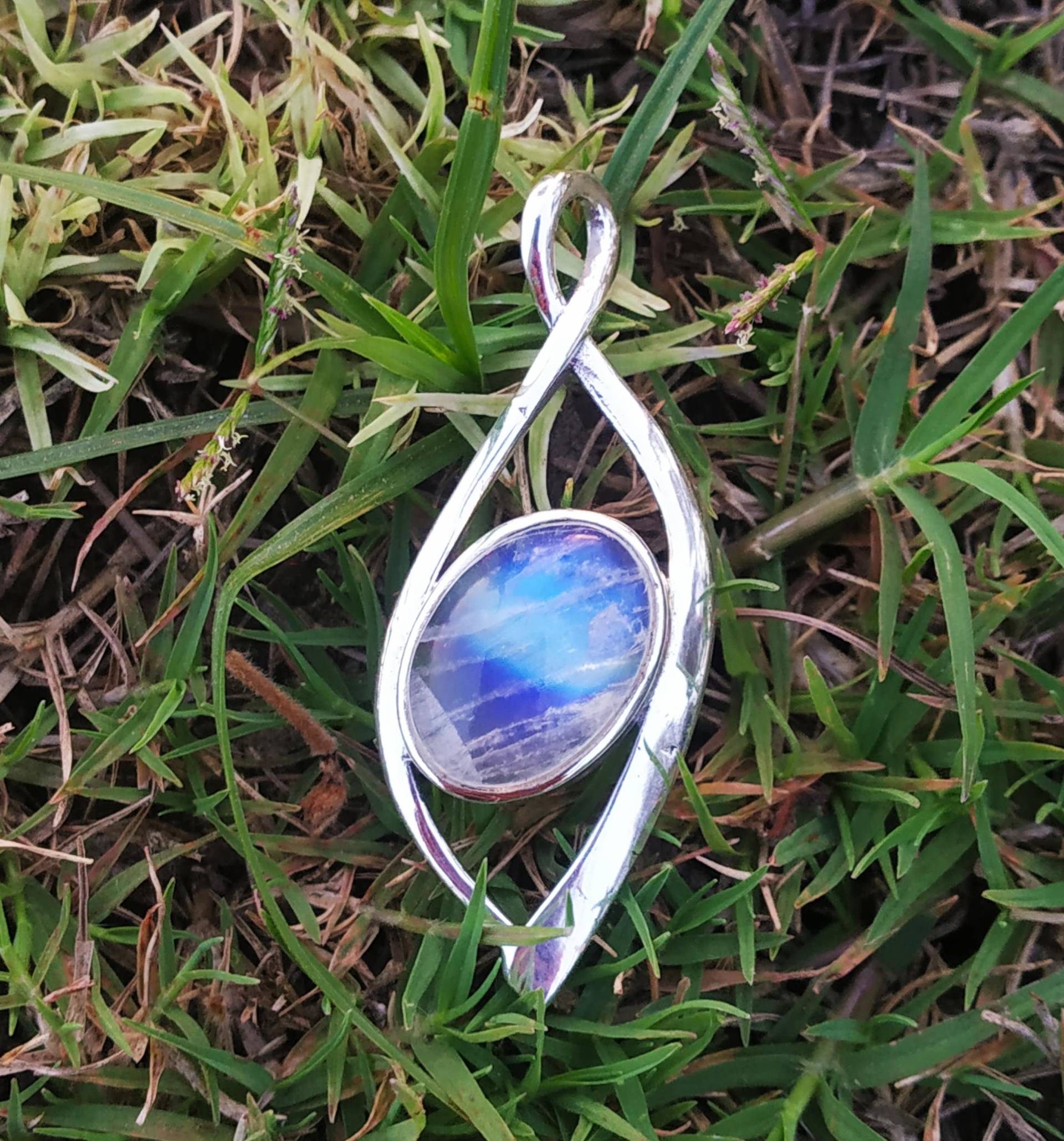 Mondstein Anhänger, Blue Flash Regenbogen Schmuck, Januar Geburtsstein, Silber Anhänger Heilkristall Mondstein Anhänger, Blue Flash Regenbogen Schmuck, Januar Geburtsstein, Silber Anhänger Heilkristall von Shivshankarbhole