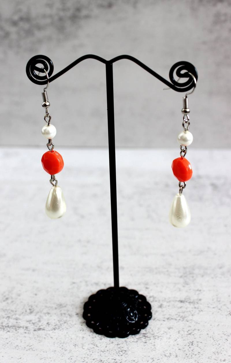 Ohrringe Baumeln. Weiße Und Orangefarbene Acrylperlen. Silberton. Tropfenperlen Orange Perlen. Geschenk Für Sie. Frauen von ShlomitJewelry