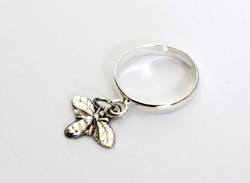 Silberfarbener Charmring. Verstellbarer Ring Für Alle Größen. Charm Ring. Geschenk Sie. Damenring. Bienenring. Baumeln von ShlomitJewelry