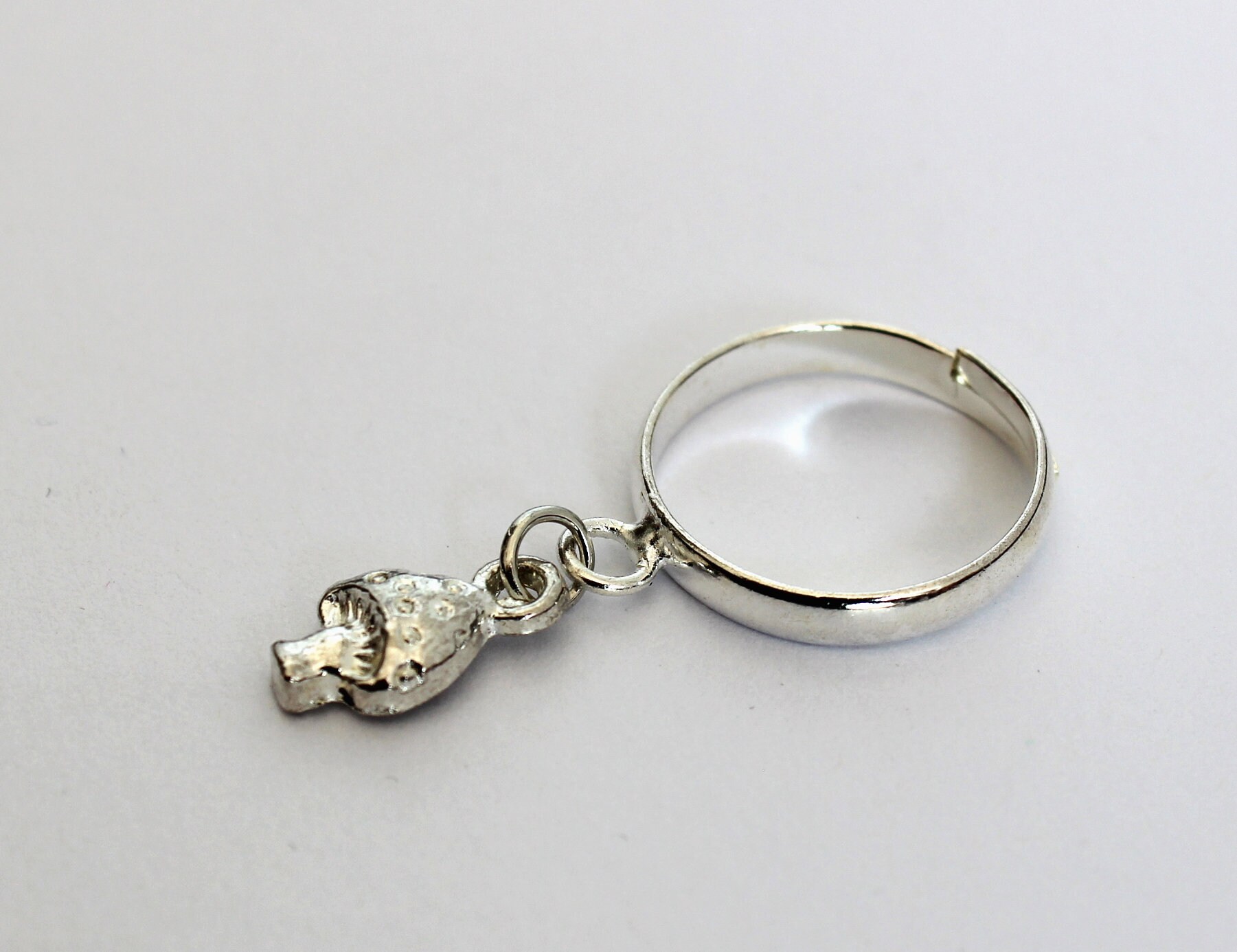 Silberfarbener Charmring. Verstellbarer Ring Für Alle Größen. Charm Ring. Geschenk Sie. Damenring. Pilz Baumeln Silberfarbener Charmring. Verstellbarer Ring Für Alle Größen. Charm Ring. Geschenk Sie. Damenring. Pilz Baumeln von ShlomitJewelry