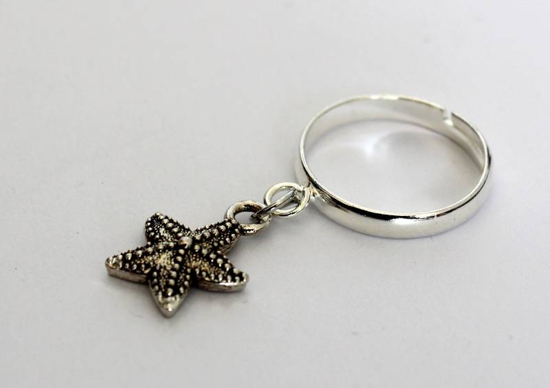 Silberfarbener Charmring. Verstellbarer Ring Für Alle Größen. Charm Ring. Geschenk Sie. Damenring. Seestern Baumeln von ShlomitJewelry