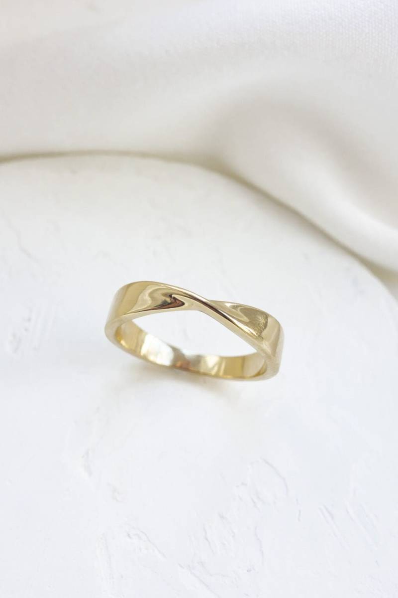 Drehring, Schlichter Ring, Zarter Minimal Schmuck von ShlomitOfir