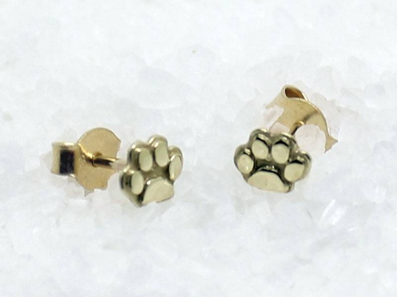 14K Gold Paw Print Ohrstecker, Tier Liebhaber Geschenk von Shlomzion