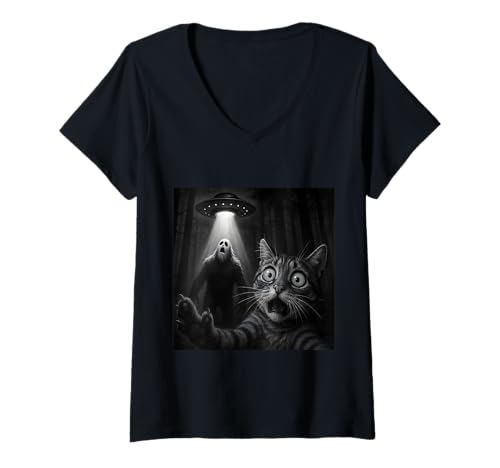 Damen Lustiges Katzen-Selfie mit haarigem Geist UFO Halloween Vibes T-Shirt mit V-Ausschnitt Damen Lustiges Katzen-Selfie mit haarigem Geist UFO Halloween Vibes T-Shirt mit V-Ausschnitt von Shocking Cat Selfie UFO Ghost Meme Scary Apparel