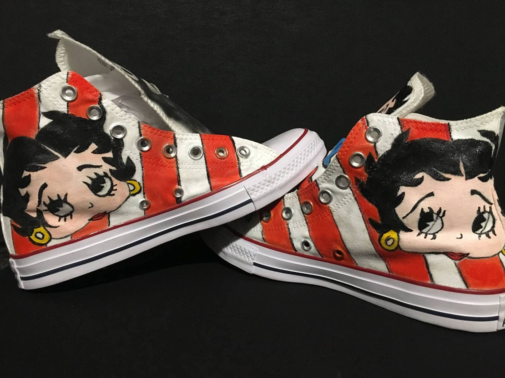 Betty Boop Inspirierte Handbemalte Turnschuhe Betty Boop Inspirierte Handbemalte Turnschuhe von ShoeTattoobyRoni