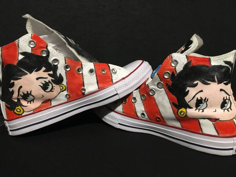 Betty Boop Inspirierte Handbemalte Turnschuhe von ShoeTattoobyRoni