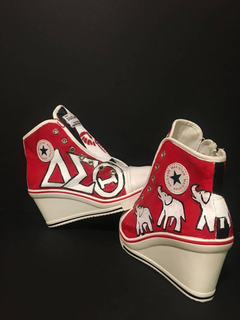Delta-Sigma-Theta-Handbemalte Turnschuhe von ShoeTattoobyRoni