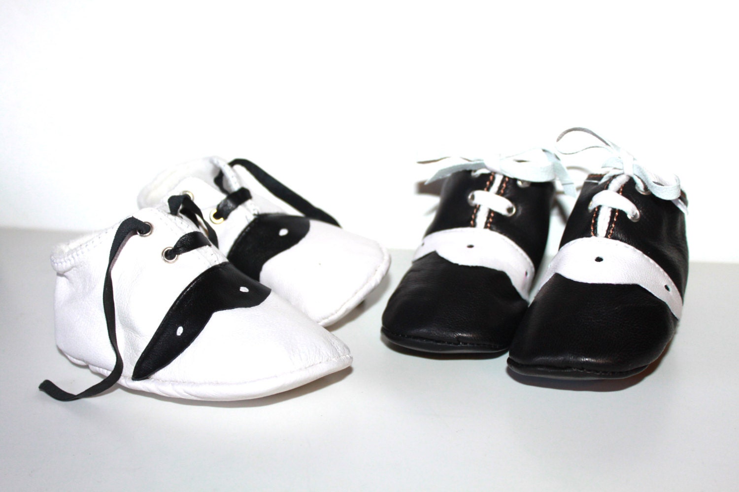 12-18 Monate Babyschuhe/Schuhe Lammfell Schwarz Weiß von ShoesOWO