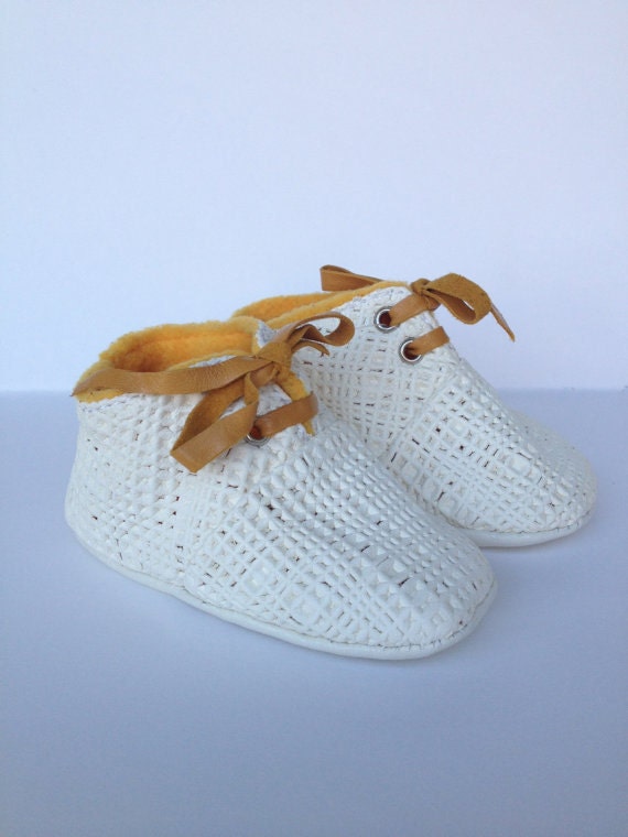 2 - 3 Jahre Hausschuhe/Schuhe Baby Lammfell Gelb Weiß von ShoesOWO