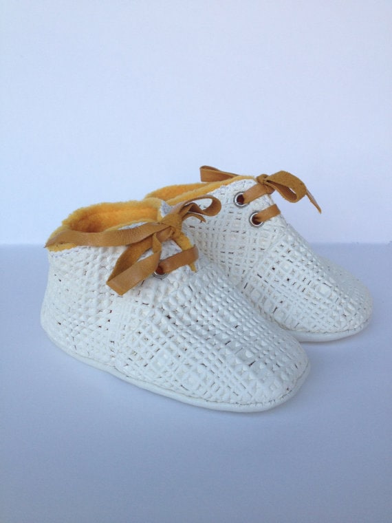 2 - 3 Jahre Hausschuhe/Schuhe Baby Lammfell Gelb Weiß von ShoesOWO