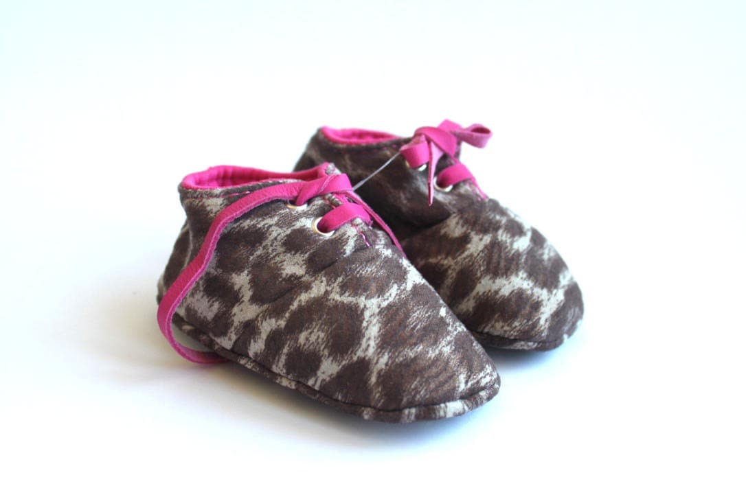 3-6 Monate Baby-Hausschuhe, Lammfell, Leopardenmuster von ShoesOWO