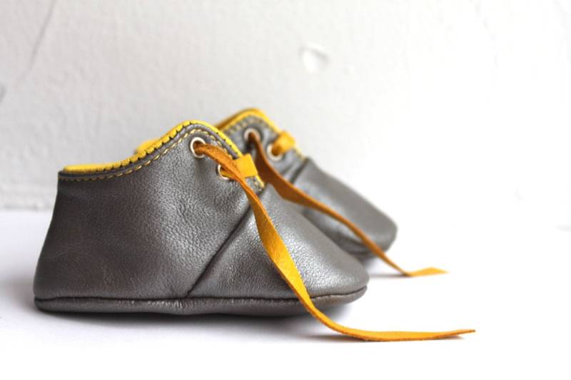 6-12 Monate Babyschuhe/Schuhe, Lammleder, Silber-Metallic-Gelb von ShoesOWO