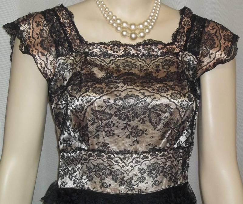 Vintage 1930Er Kalmour Long Gown Satin Spitzenkleid X-Small Pink Schwarz von ShonnasVintage