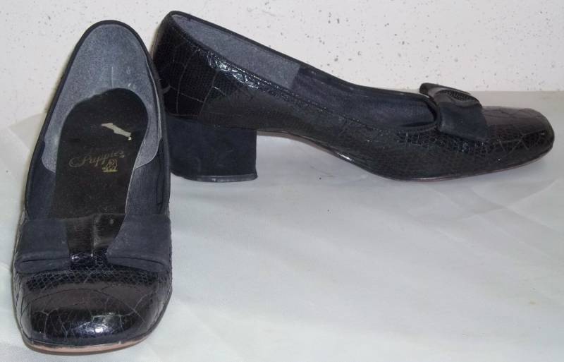 Vintage 1940Er Hush Puppies Schlangen Haut Fersen Schuhe Pumps 8 von ShonnasVintage