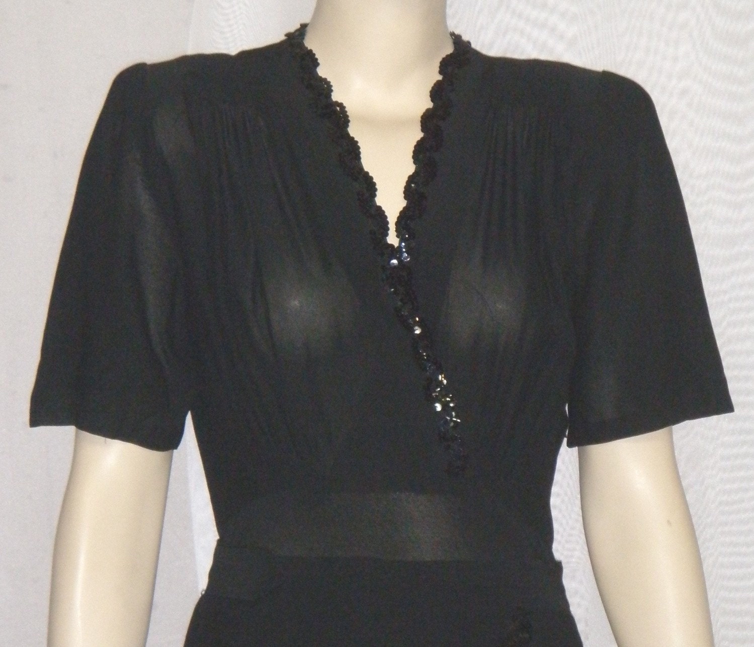 Vintage 1940Er Illusion Drop Taille Kleid Medium Pailletten Schwarz 10 von ShonnasVintage