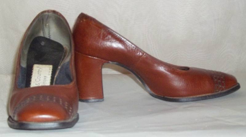 Vintage 1940Er Stadt & Land Leder Retro Schuhe Absatz Pumps 5 1/2 von ShonnasVintage
