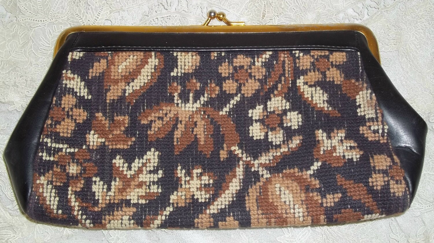 Vintage 1950Er Floral Gobelin Clutch Tasche Schwarz Braun von ShonnasVintage
