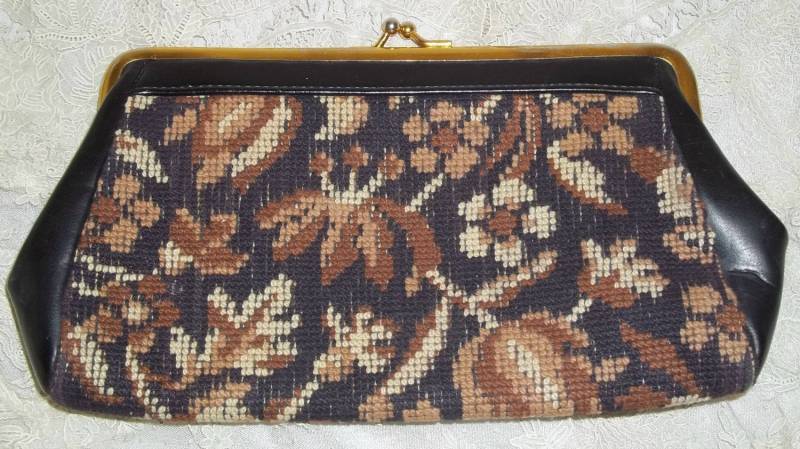 Vintage 1950Er Floral Gobelin Clutch Tasche Schwarz Braun von ShonnasVintage