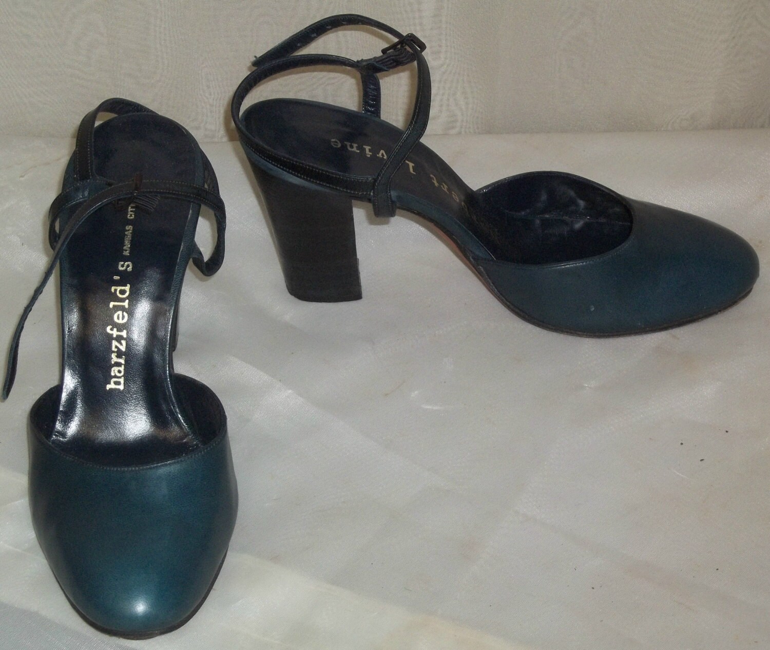 Vintage 1960Er Herbert Levine Leder Slingback Absatz Schuhe Pumps 7 M von ShonnasVintage