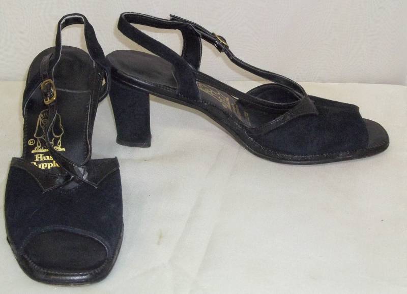 Vintage 1970Er Hush Puppies Leder Peep Open Toe Heels Pumps 10N Schuhe von ShonnasVintage