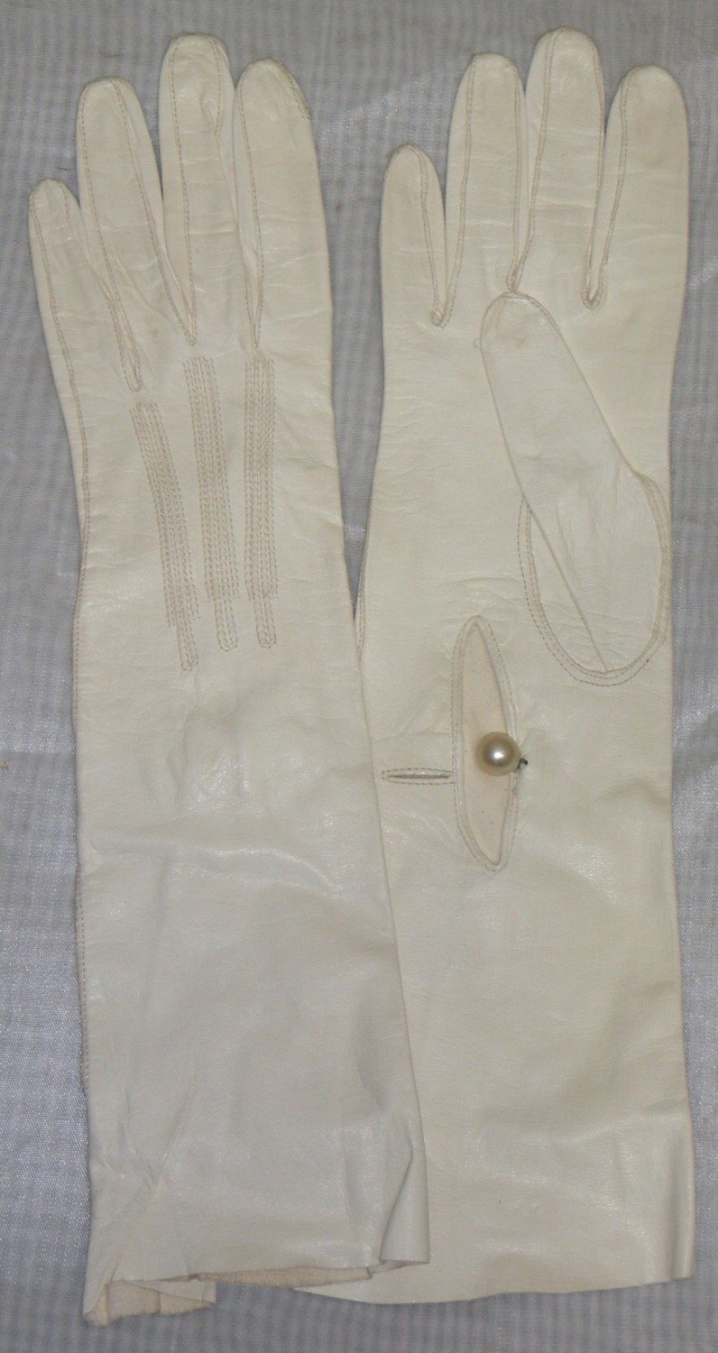 Vintage Aris Kinderfell Waschbar Kinderleder Opera Handschuhe 6 1/4 Long Button von ShonnasVintage