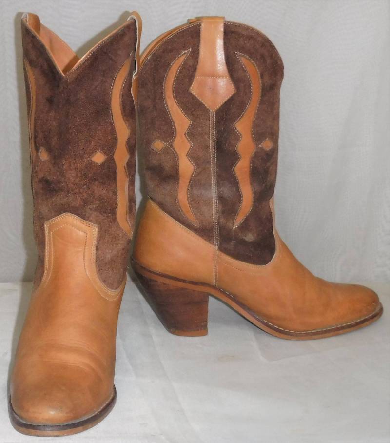 Vintage Braun Boho Leder Wildleder Cowboy Western Kurze Stiefel Damen 6 1/2 B von ShonnasVintage