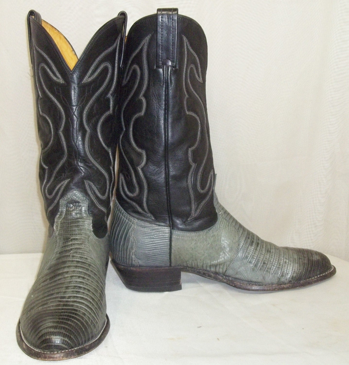 Vintage Herren Nocona Eidechsenleder Cowboy Westernstiefel 9 1/2D Schwarz Grau Vintage Herren Nocona Eidechsenleder Cowboy Westernstiefel 9 1/2D Schwarz Grau von ShonnasVintage