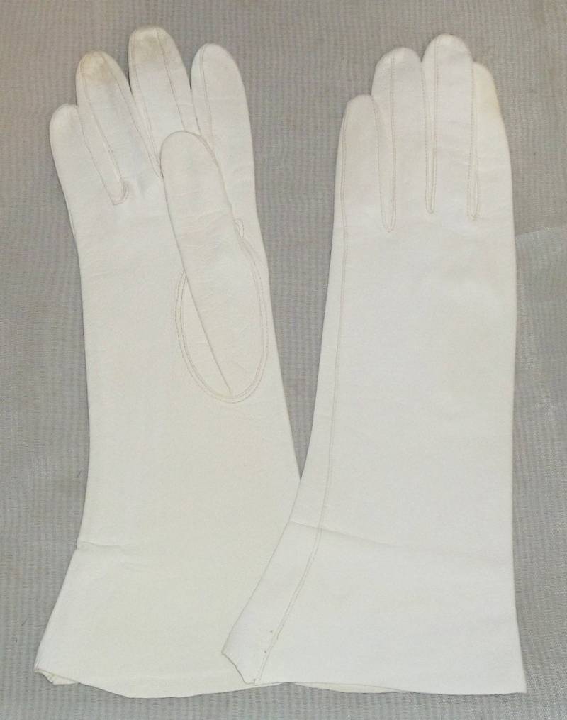 Vintage Kinderfell Kinderleder Opera Handschuhe 6 1/2 Lang Weiß von ShonnasVintage