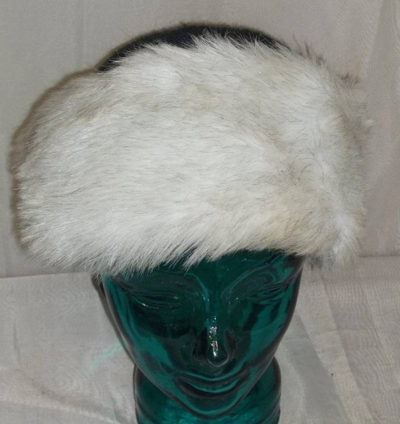 Vintage Kunstsilber Fuchsfell Strick Wintermütze von ShonnasVintage