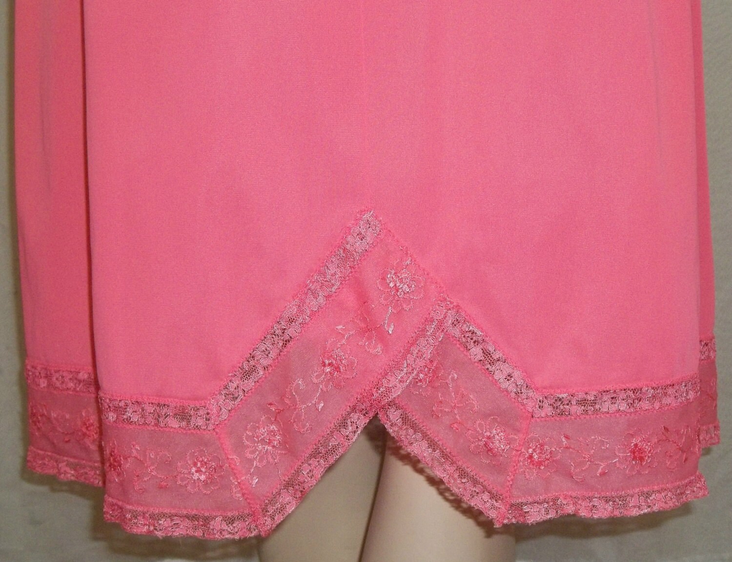 Vintage Lachs Melonen Halb Schlupf Medium Große Lacy Lacey Borte von ShonnasVintage