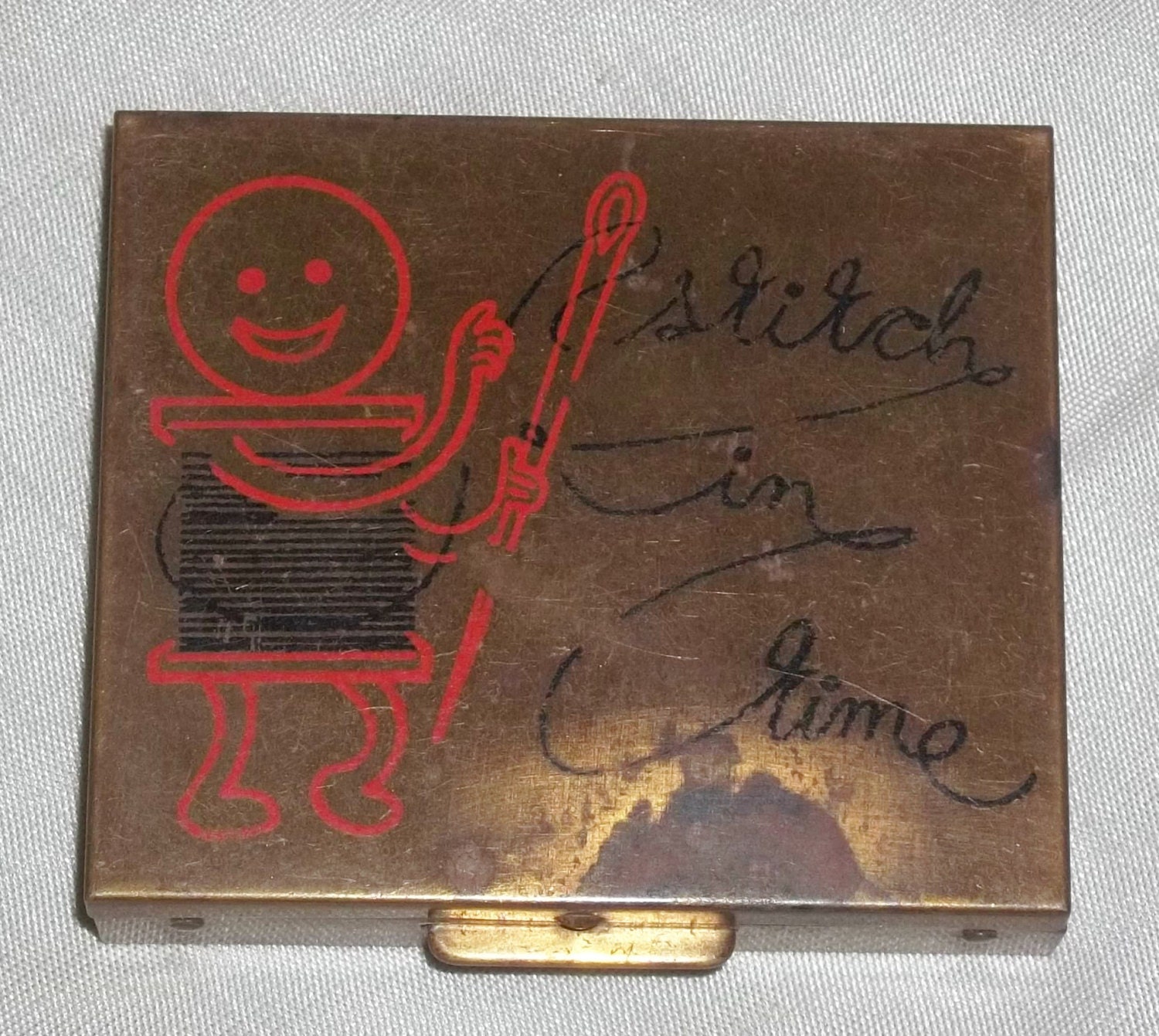 Vintage Maschen in Der Zeit Nähbegriffe Goldtone Compact von ShonnasVintage