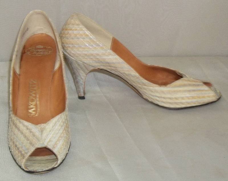 Vintage Sakowitz Schuhe Peep Toe Schlangenleder Pumps 6N High Heels Reptil Schlangenhaut von ShonnasVintage