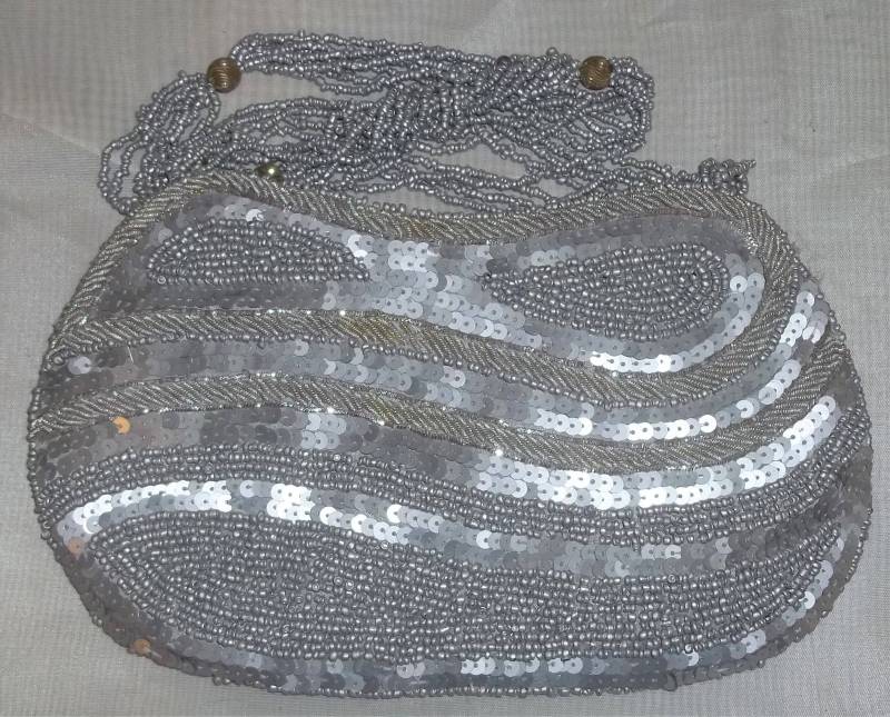 Vintage Silber Graue Pailletten Perlen Geldbörse Handtasche Clutch Vintage Silber Graue Pailletten Perlen Geldbörse Handtasche Clutch von ShonnasVintage